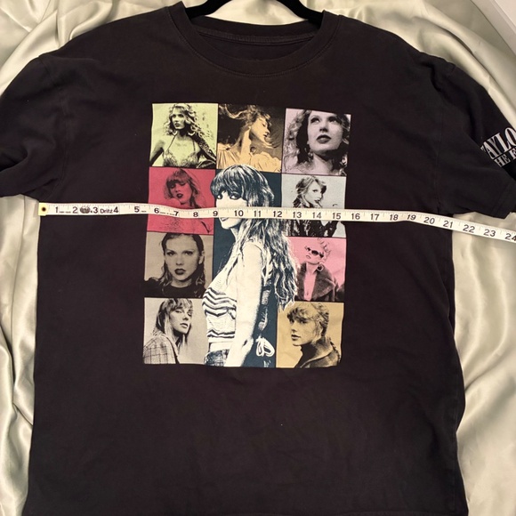 Taylor Swift The Eras T-Shirt 2023 Black Tour Cities On Back Size Medium VGUC - Picture 5 of 6